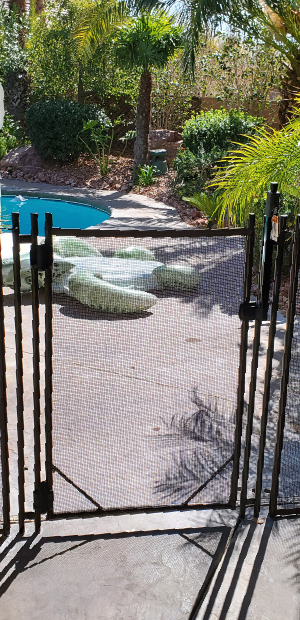 Self-closing pool gate New York